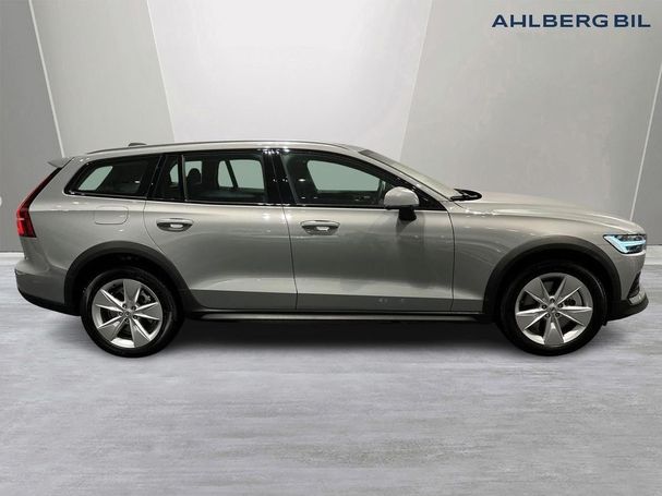 Volvo V60 Cross Country AWD B4 147 kW image number 1