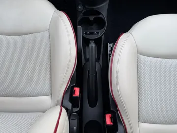 Car image 30