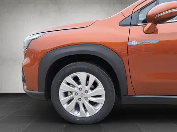 Car image 19