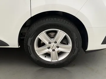 Car image 30