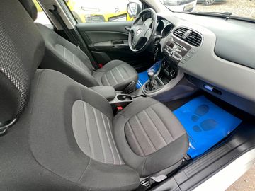 Car image 14