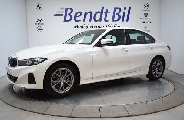 BMW 320i 135 kW image number 1