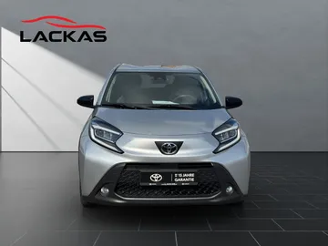 Car image 3