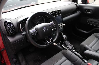 Car image 10