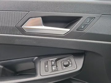 Car image 36
