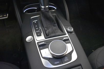 Car image 32