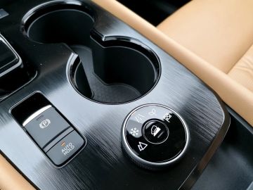 Car image 30