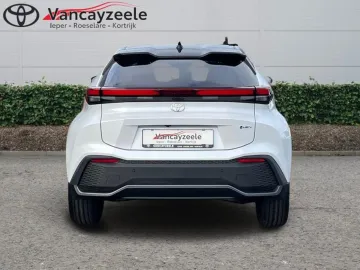 Car image 3