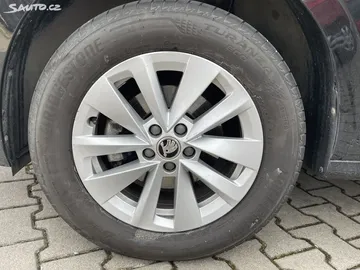 Car image 24