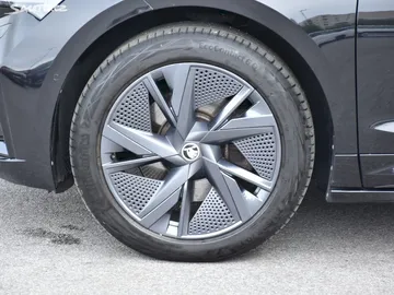 Car image 33