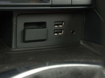 Car image 32