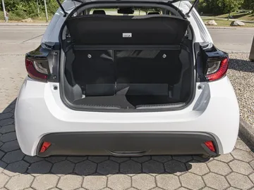 Car image 12