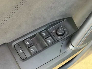 Car image 35