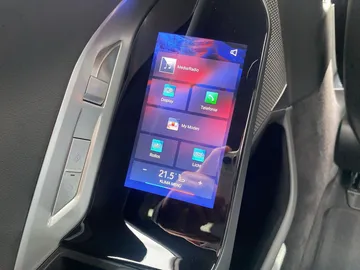 Car image 16