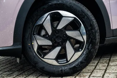 Car image 32