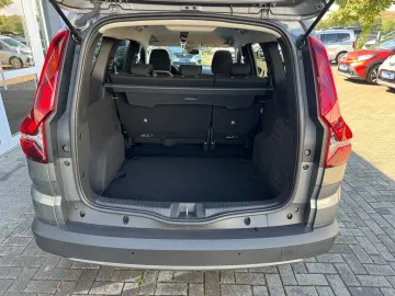 Car image 28