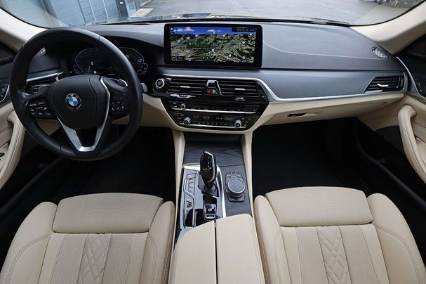 BMW 530i Touring xDrive 185 kW image number 13