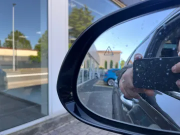 Car image 32