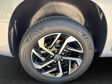 Car image 21