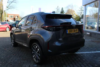 Car image 4