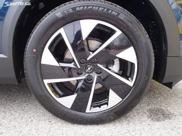 Car image 37