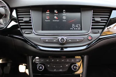 Car image 10