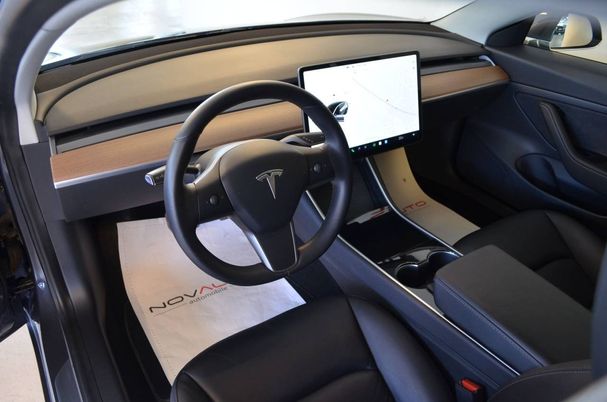 Tesla Model 3 70 Standard Range Plus 190 kW image number 18