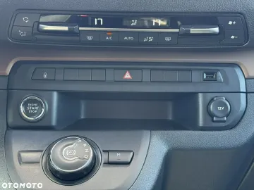 Car image 40