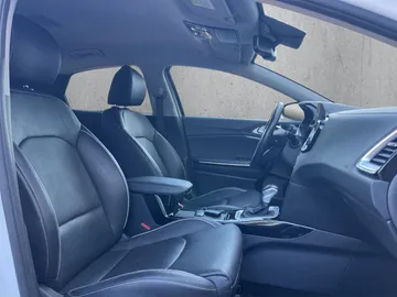 Car image 24