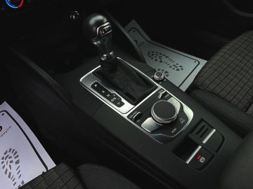 Car image 27