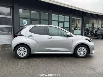 Car image 3