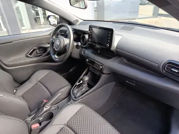 Car image 17