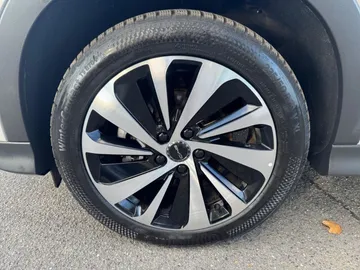 Car image 27