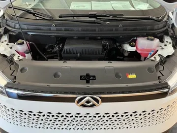 Car image 13