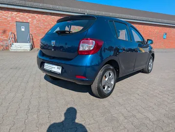 Car image 5