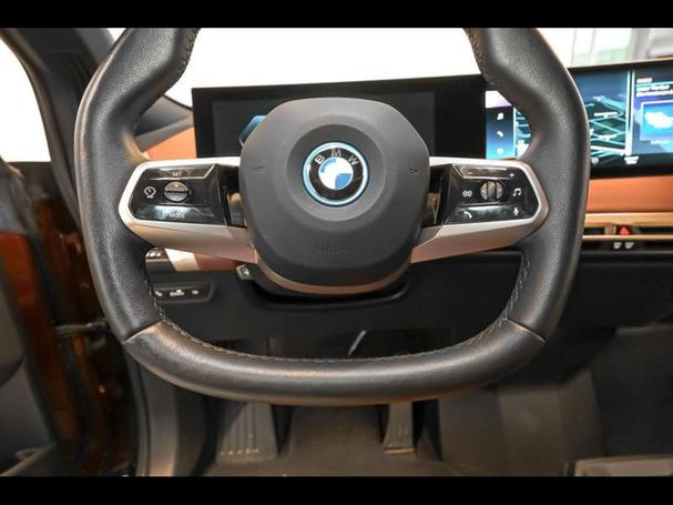 BMW iX xDrive50 386 kW image number 8