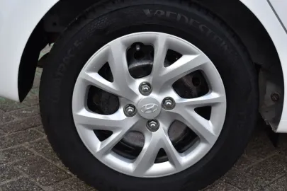 Car image 28