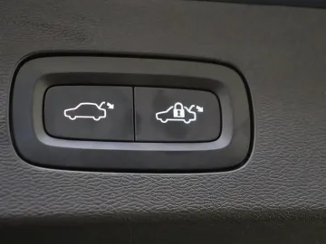 Car image 35