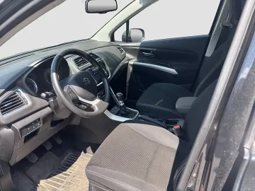 Car image 13