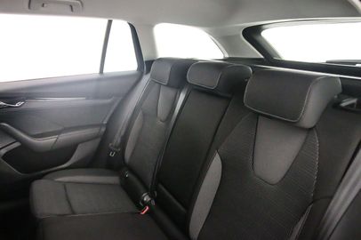 Car image 33