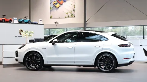 Car image 4