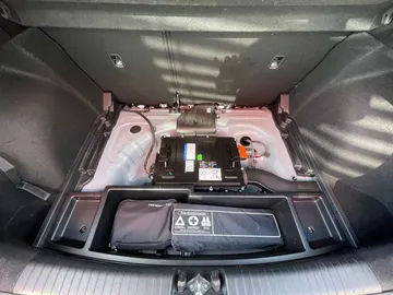 Car image 32
