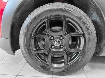 Car image 14
