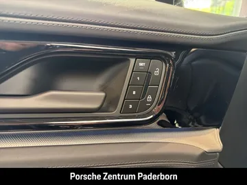 Car image 35