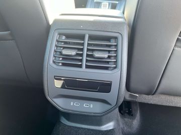 Car image 32