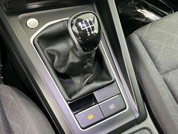 Car image 30