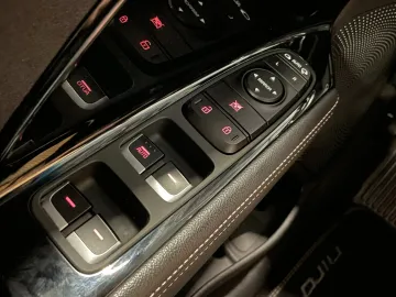 Car image 43
