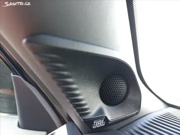 Car image 36