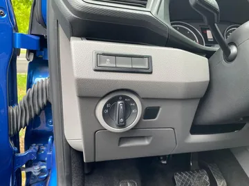 Car image 35