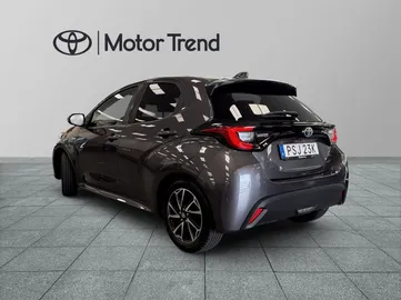 Car image 4